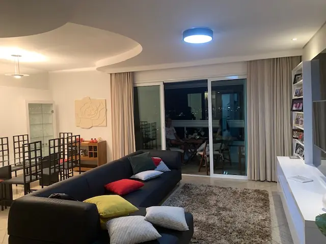Sala residencial real antes da transformação